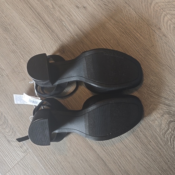 NWT Old Navy Suede Sandals - Picture 4 of 6